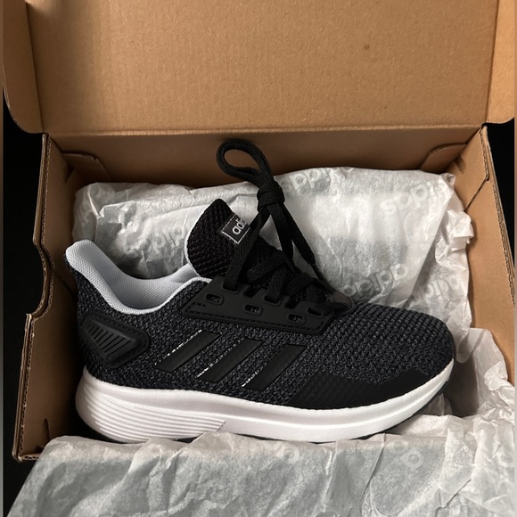 Adidas Runners -Kids size 12 NEW IN BOX - Picture 3 of 4